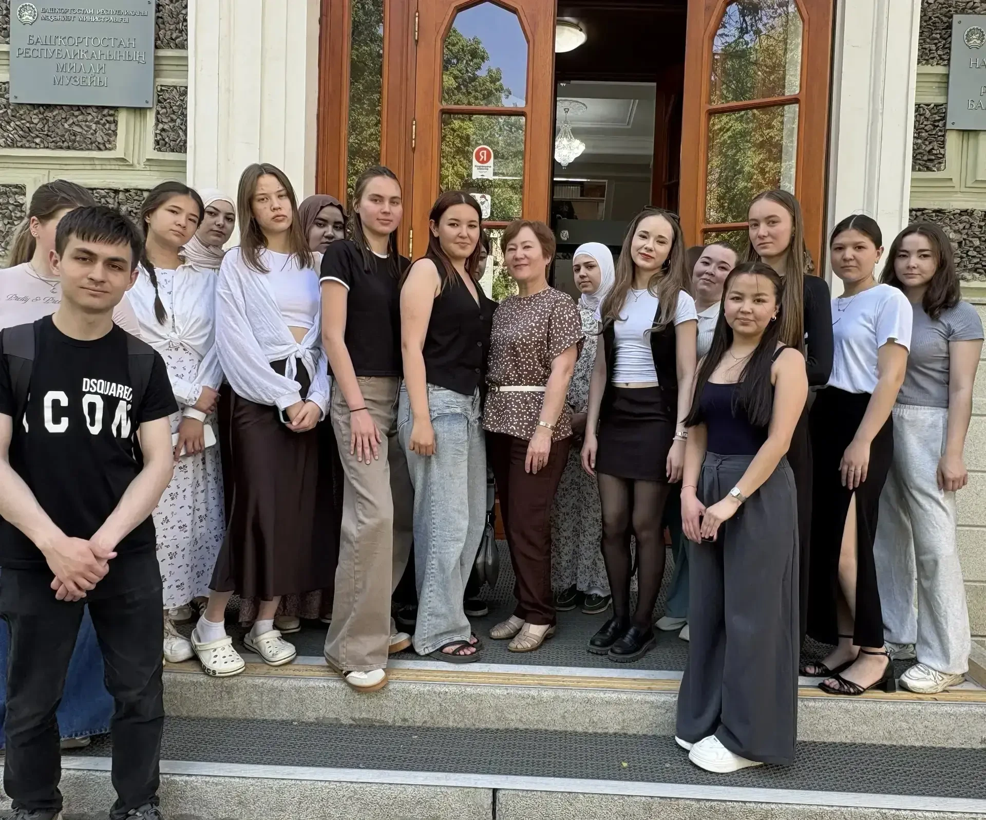 🐝Студенты медицинского колледжа БГМУ познакомились с пчеловодческими традициями Башкортостана
Студе