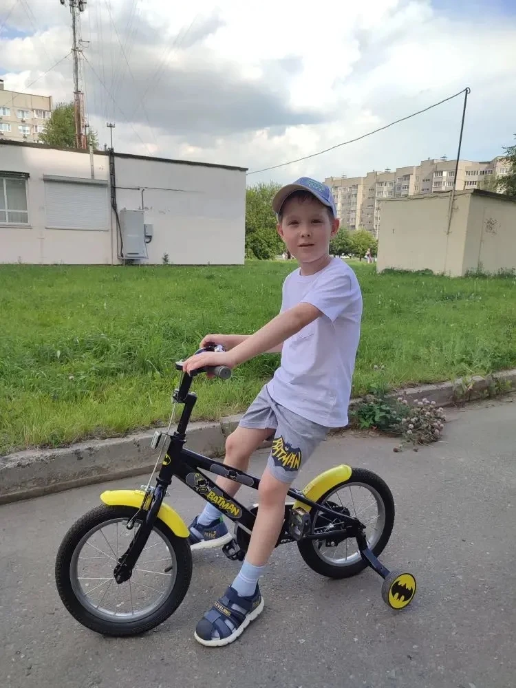 3 июня- всемирный день велосипеда.  Велосипед- это великое изобретение.  Ведь,катание н...