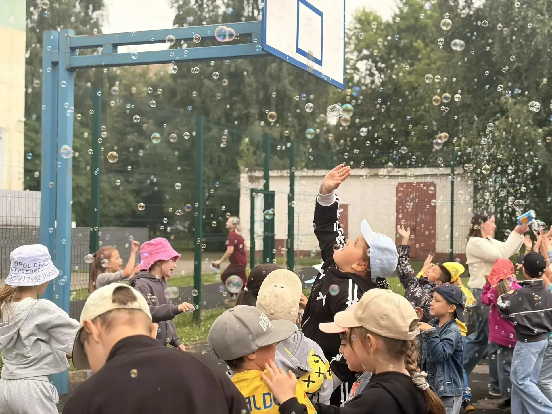 🎉 День молодёжи уже на пороге, но в лагере «Сказка» ждать мы не привыкли — праздник уже начался! ✨
