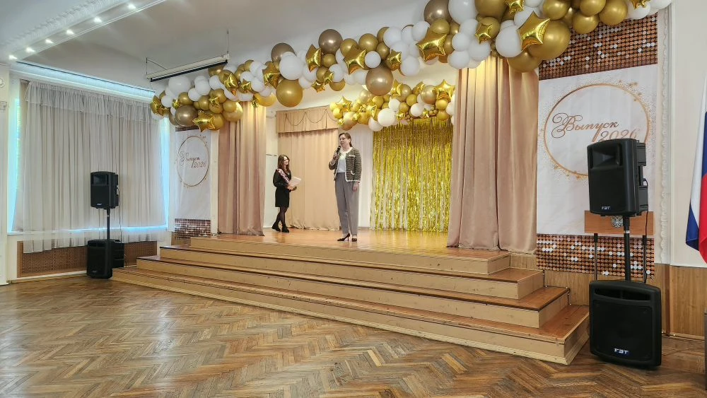 🔔 Последний звонок в 9-х классах: позади важный рубеж! 🎓✨  Это было легко, красиво и по-настоящему т