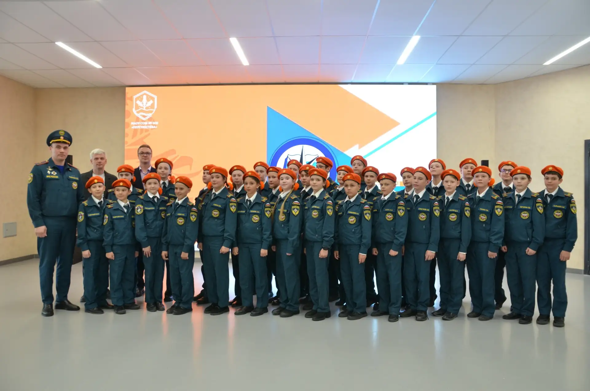 🧑‍🚒 377 лет на страже безопасности: с Днём пожарной охраны России! 🇷🇺  От лица МАОУ СОШ № 300 «Персп
