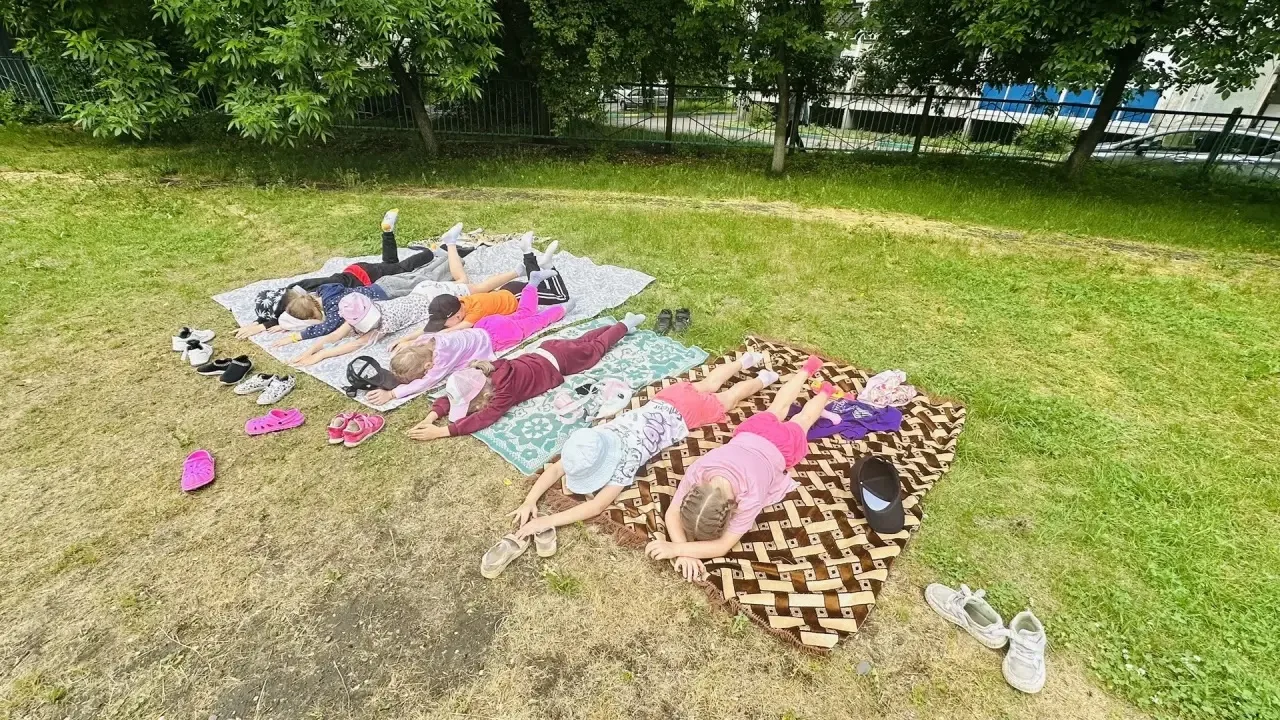 Учиться плавать не обязательно в воде. Ведь главное научиться правильно дышать, погружа...