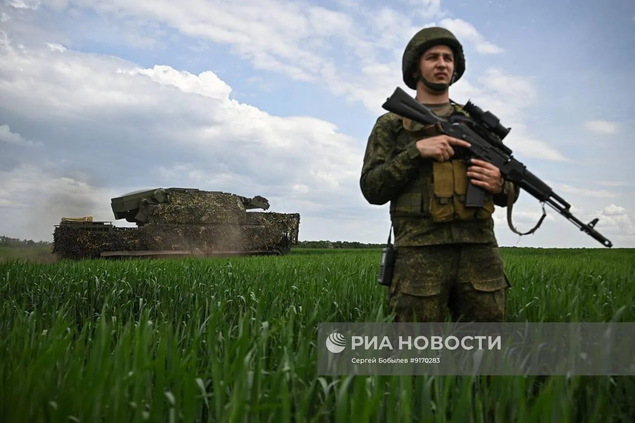 Боевое дежурство расчета ЗРК 9К332 «Тор-М2» 1117-го зенитного ракетного полка 1-й танковой армии гру