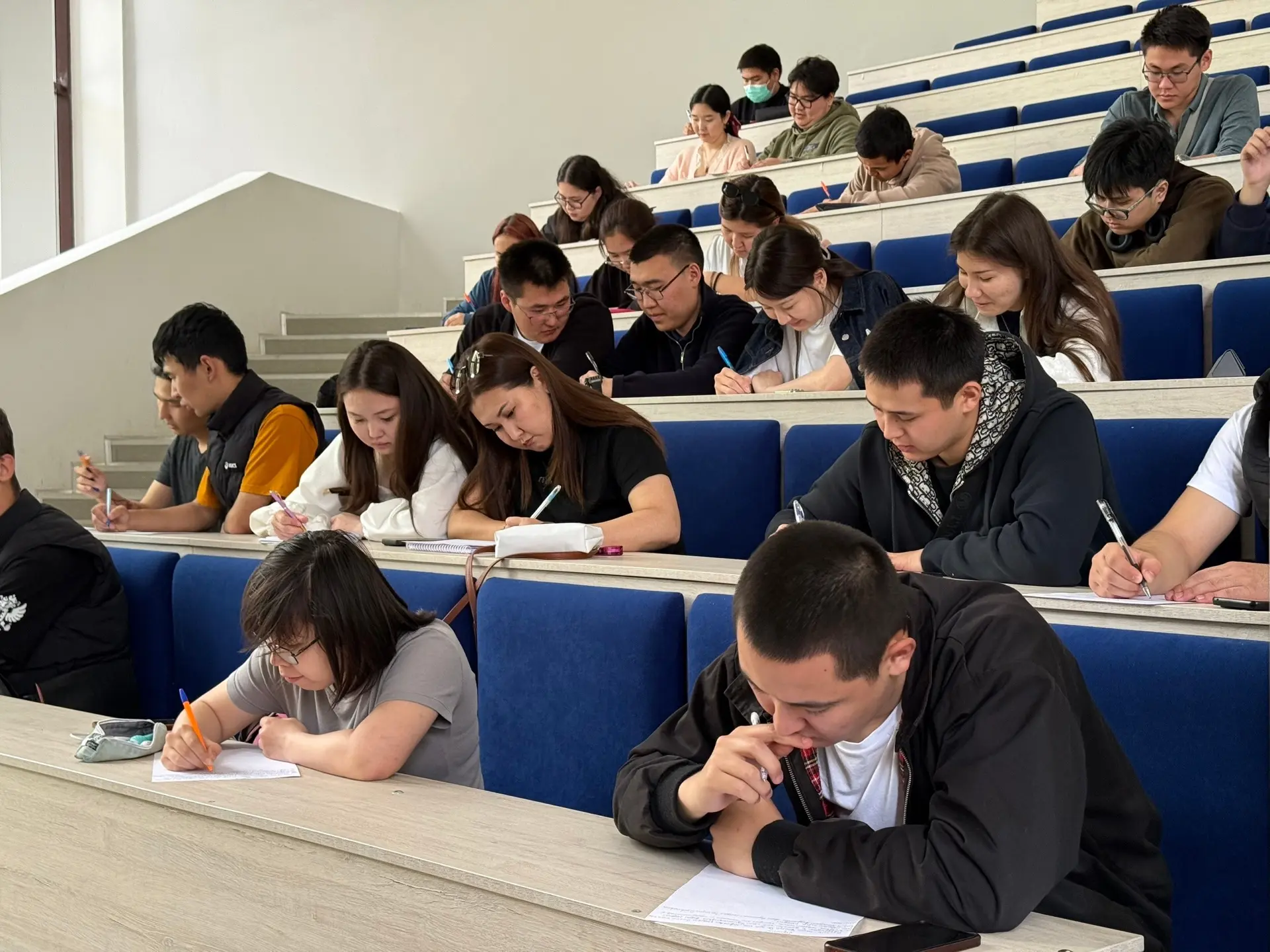 Сегодня в КалмГУ состоялся тотальный диктант «Живое слово славян» ✍🏼  Мероприятие прошло в рамках фе