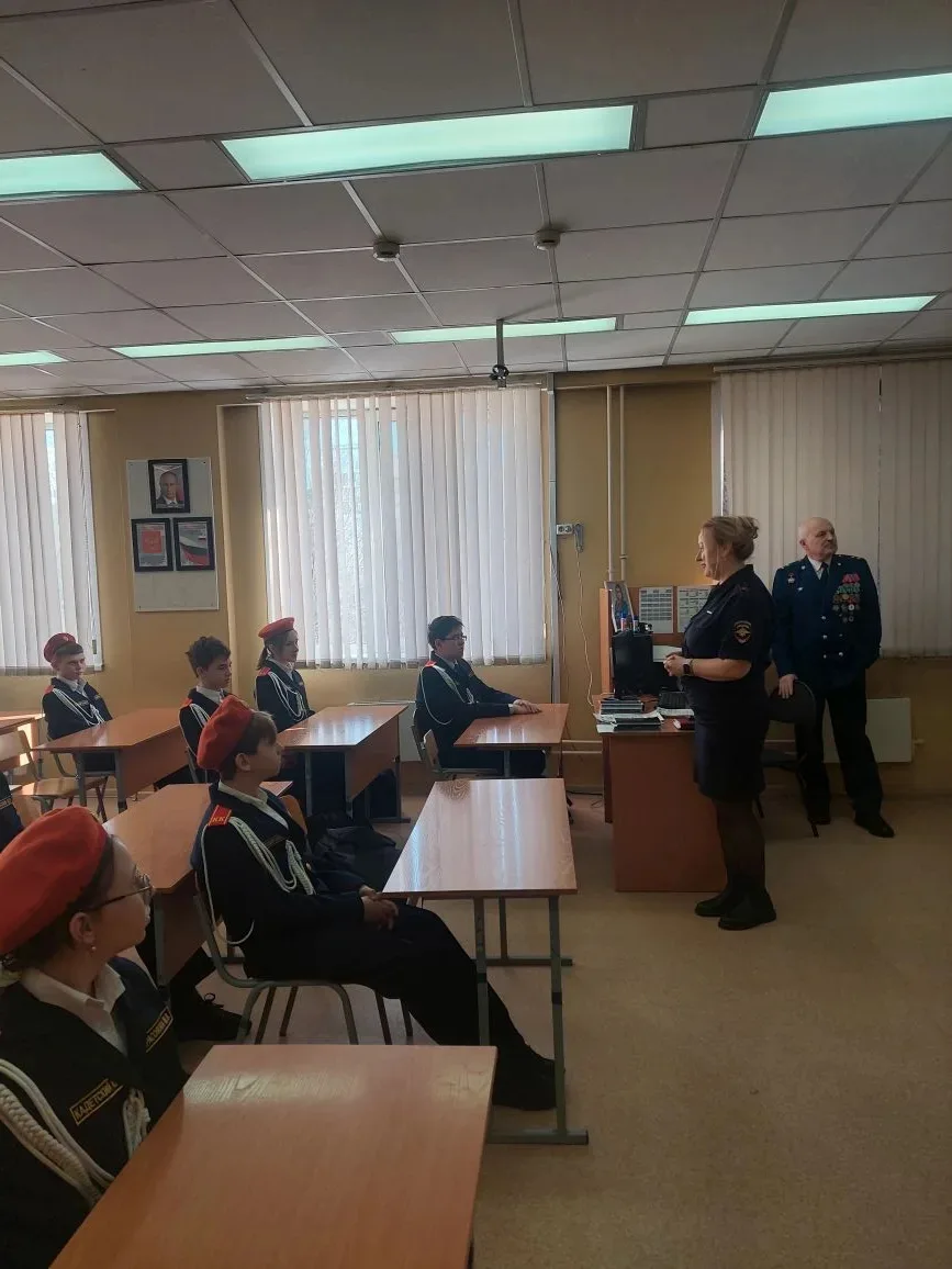 20 февраля в кадетском классе прошёл урок мужества, посвящённый Дню защитника Отечества.  В ходе зан