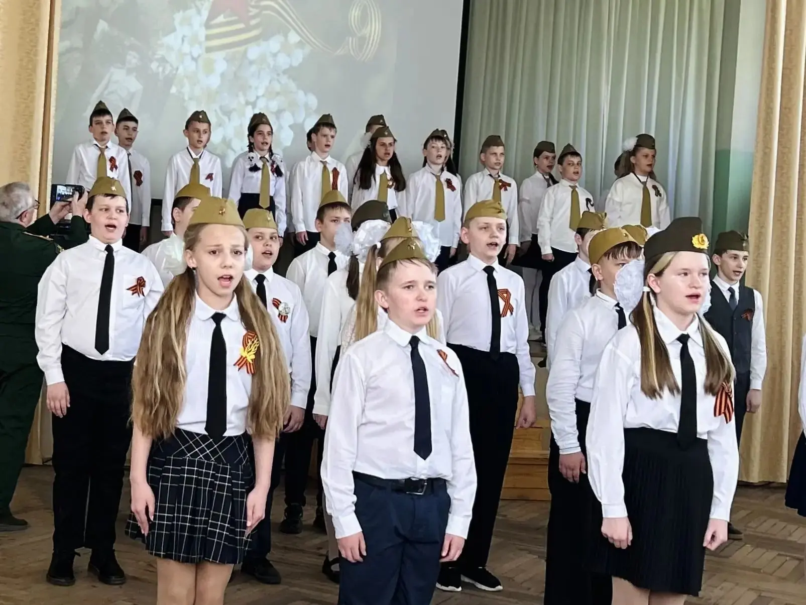 В школе № 51 сегодня открыли музейную комнату, посвященную памяти героев Великой Отечественной войны