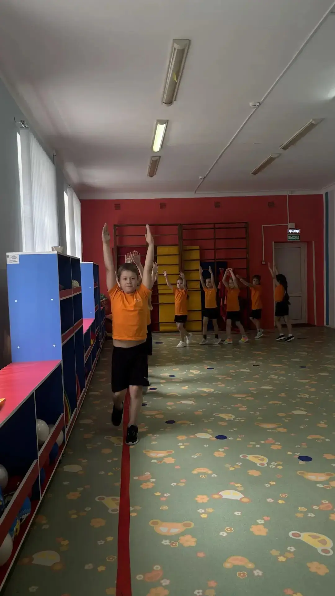 Общеразвивающие упражнения на занятии по физкультуре в подготовительной к школе группе. Упражнения н
