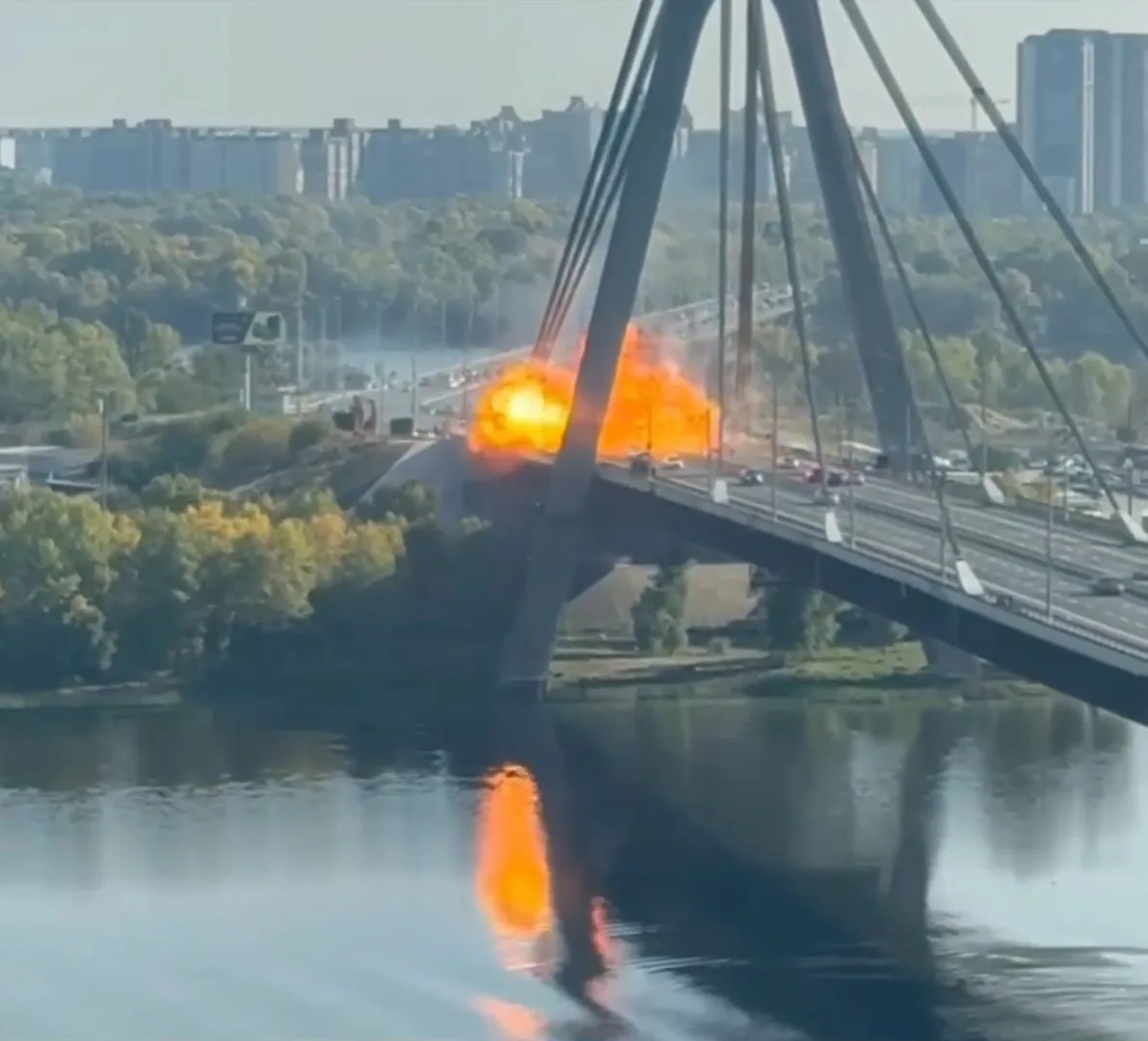 Мне не жаль ни Киева, ни его мостов, я напомню врагам, как они своими руками рвали наш ...