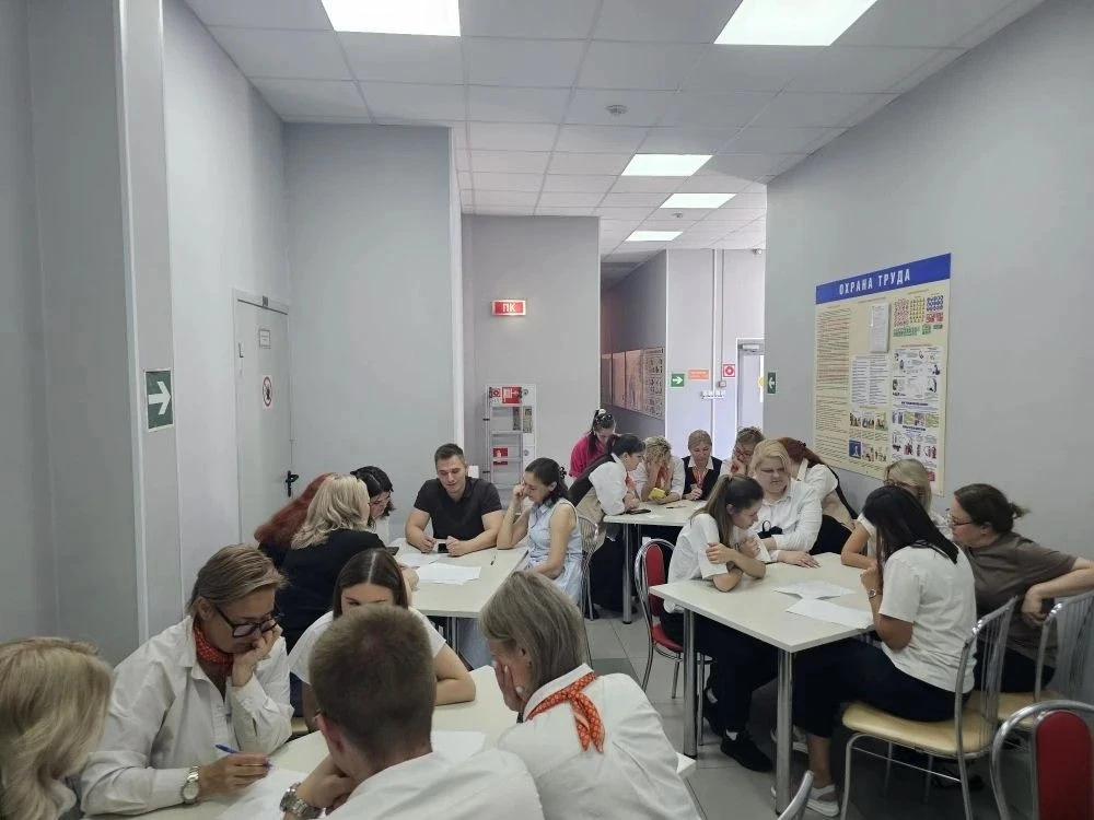 🧠 Знать Россию — значит любить её: как сотрудники МФЦ проверили свои знания перед главным празднико