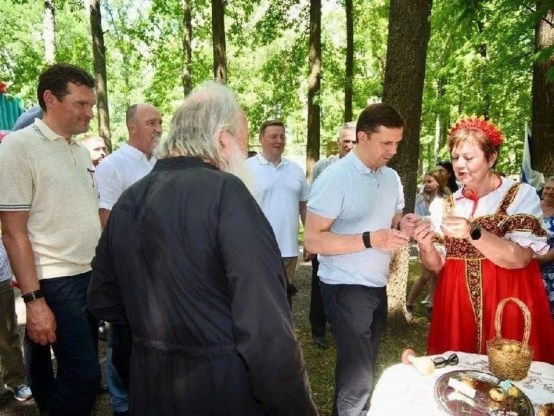 ❗Клычкову подарили золотой орех

Орловский муниципальный округ с размахом отметил 98-ю годовщину со 