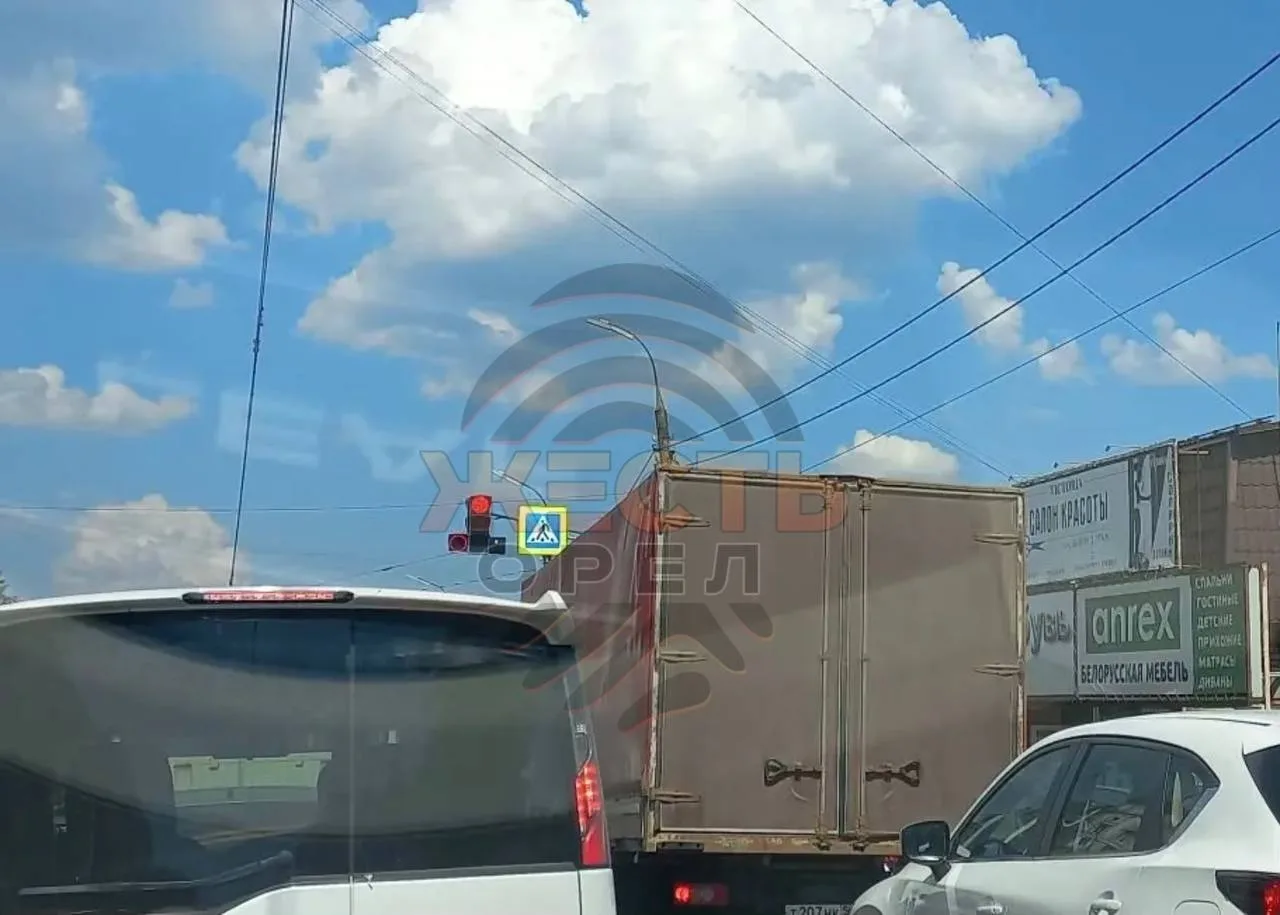 ⚡️После нашего поста на перекрестке улиц 5 Августа и 1-й Курской заработал светофор

Очевидцы сообща