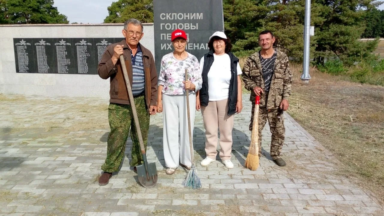 Сегодня, пятого сентября, волонтеры клуба «В кругу друзей» Брединского Дома культуры вз...