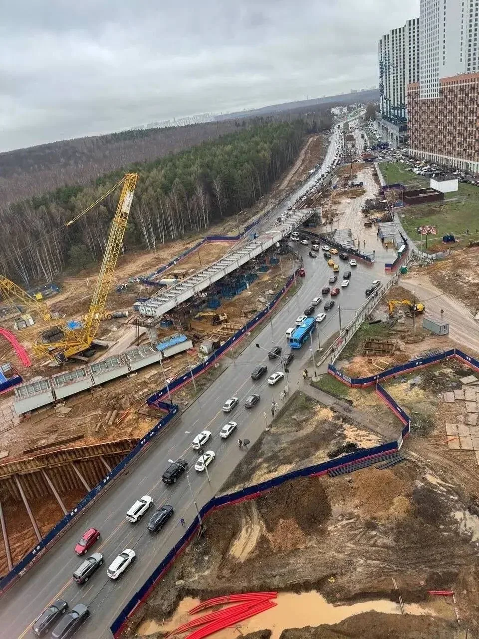⚒️ Строительство тоннеля ускорили  На улице Поляны увеличили темпы работ по строительству тоннеля.  