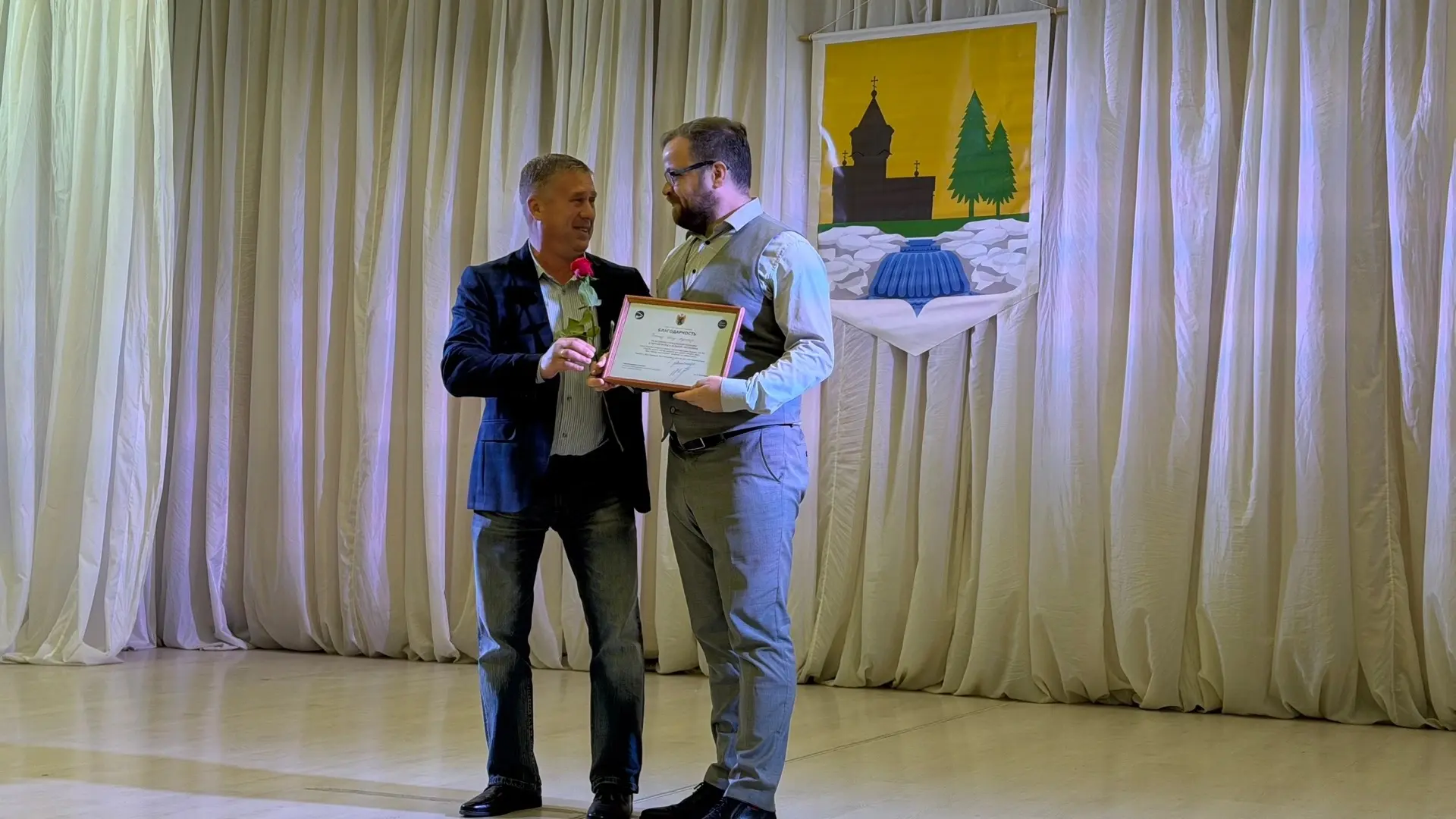 🏆 Гордость школы № 7: наши педагоги отмечены наградами на августовской конференции!