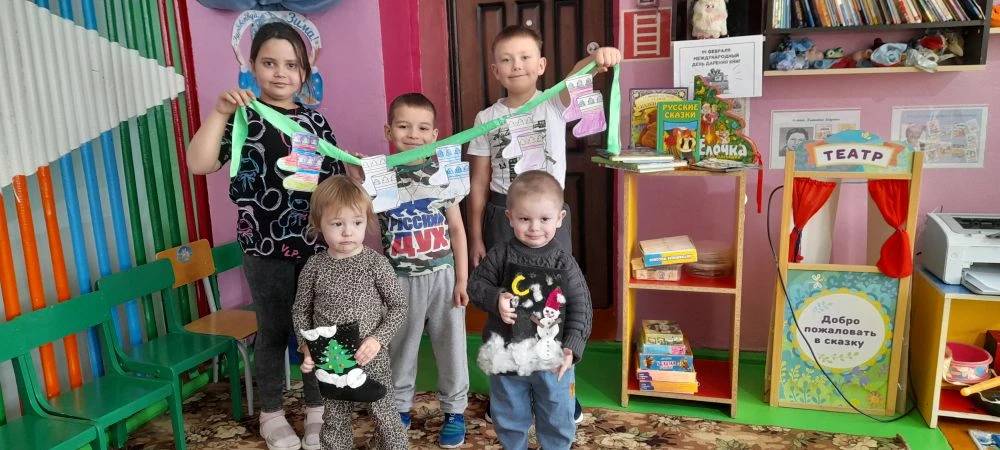 «Для больших и маленьких есть обувка-валенки».