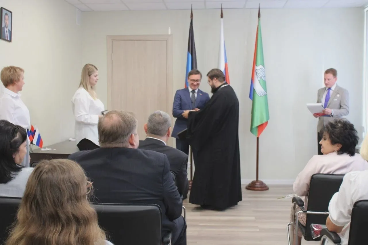 📜 Общественному совету Горловки вручили грамоту горсовета