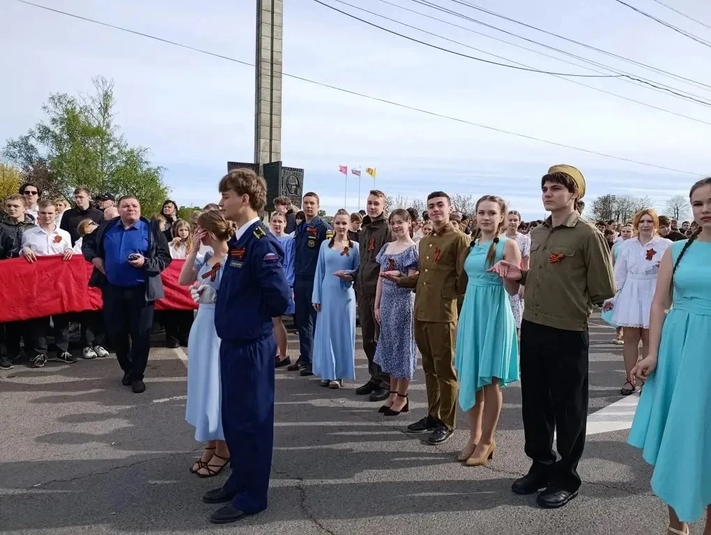 🌟 Вальс Победы — память, которая живёт в наших сердцах 🌟  На площади Победы прошла региональная акци