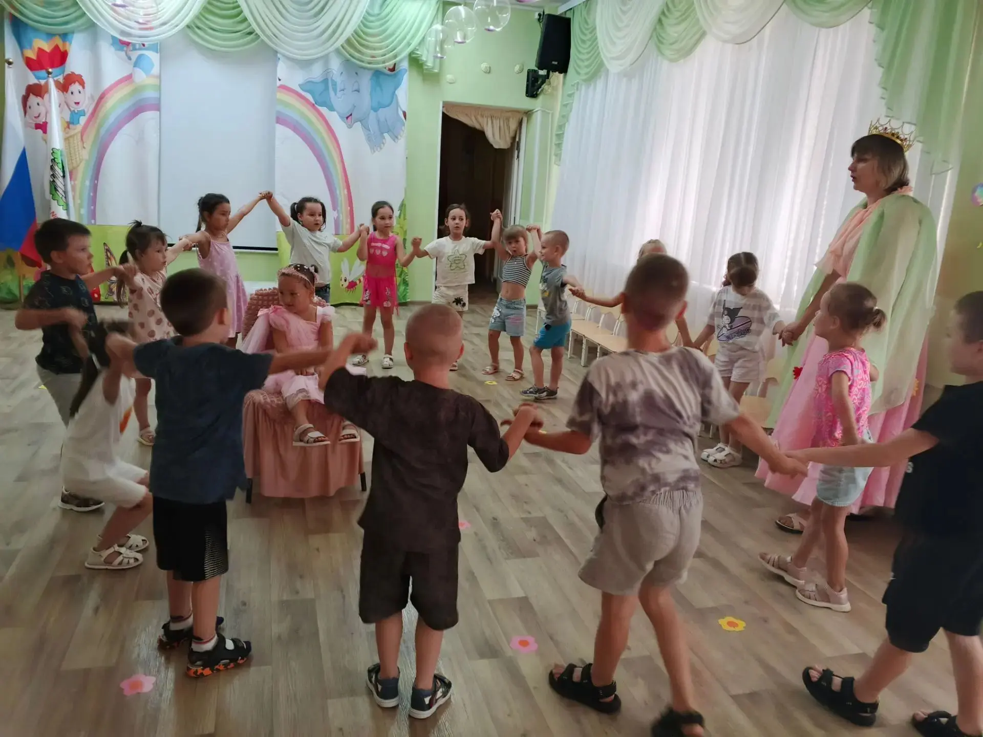« Каравай-каравай, кого любишь — выбирай!»: почему эта фольклорная игра круче планшета?
Привет! 👋 Д