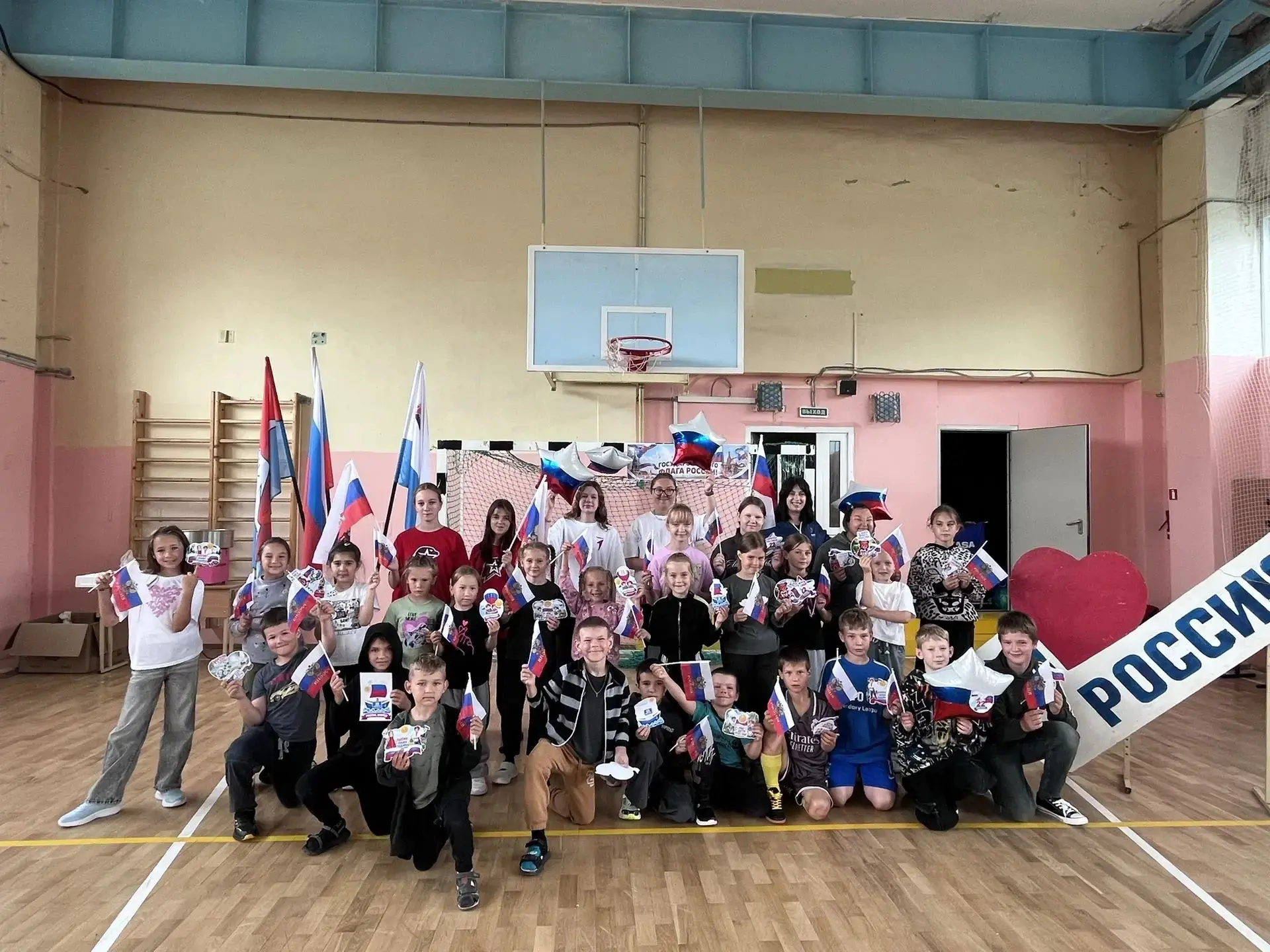 🇷🇺 Сегодня наша школа стала центром настоящего патриотического праздника!