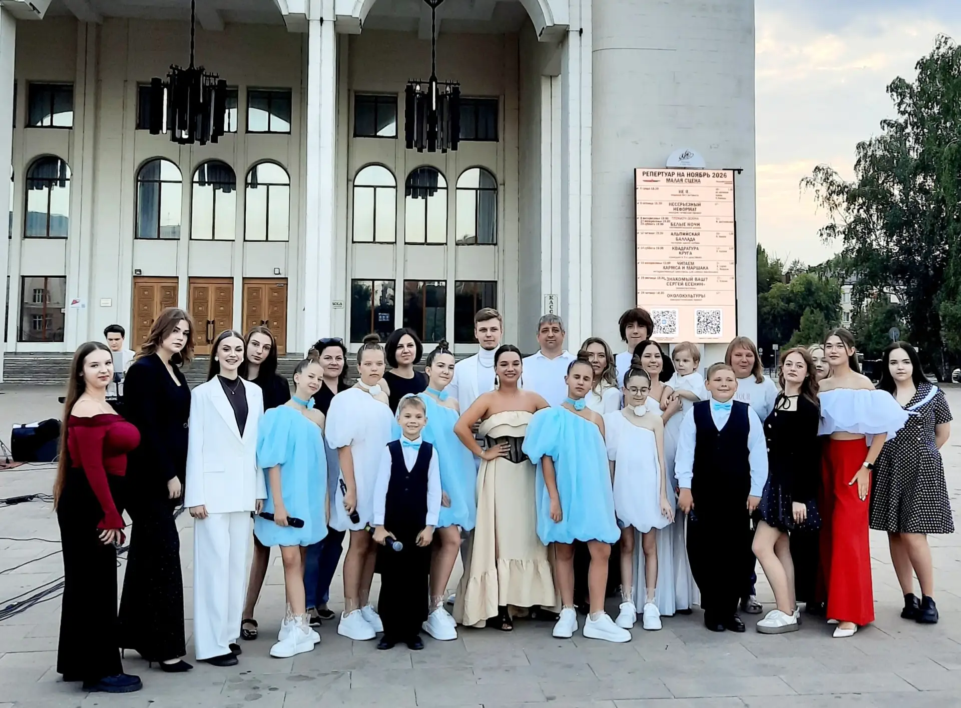 🎶Проект «Курские сезоны» собрал горожан на Театральной площади и подарил вечер живой м...