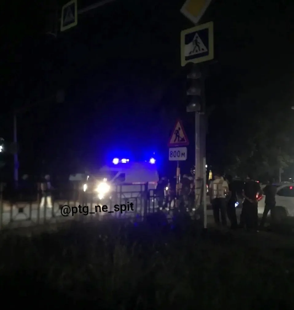 ❗На перекрёстке на Колосе сбили пешехода.

«Скорая приехала быстро, минут через пять. Электричество 
