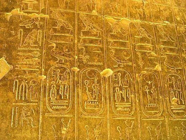 История древнего Египта основана на династических списках фараонов из храма в Абидосе, ...