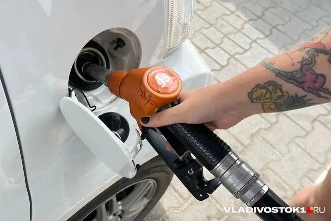 Дефицита нет? Власти Сочи призывают водителей не скупать бензин впрок
Все больше заправок вводят ли