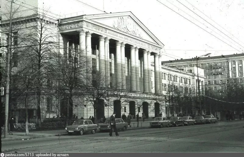 Красноказарменная улица. Московский энергетический институт.