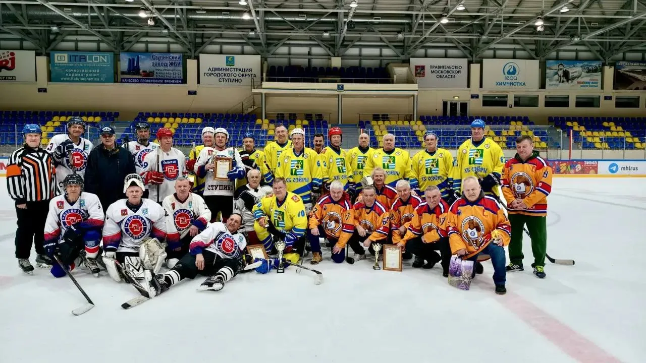 В хоккей играют настоящие мужчины 💪  В проекте «Активное долголетие» прошёл дружеский хоккейный турн