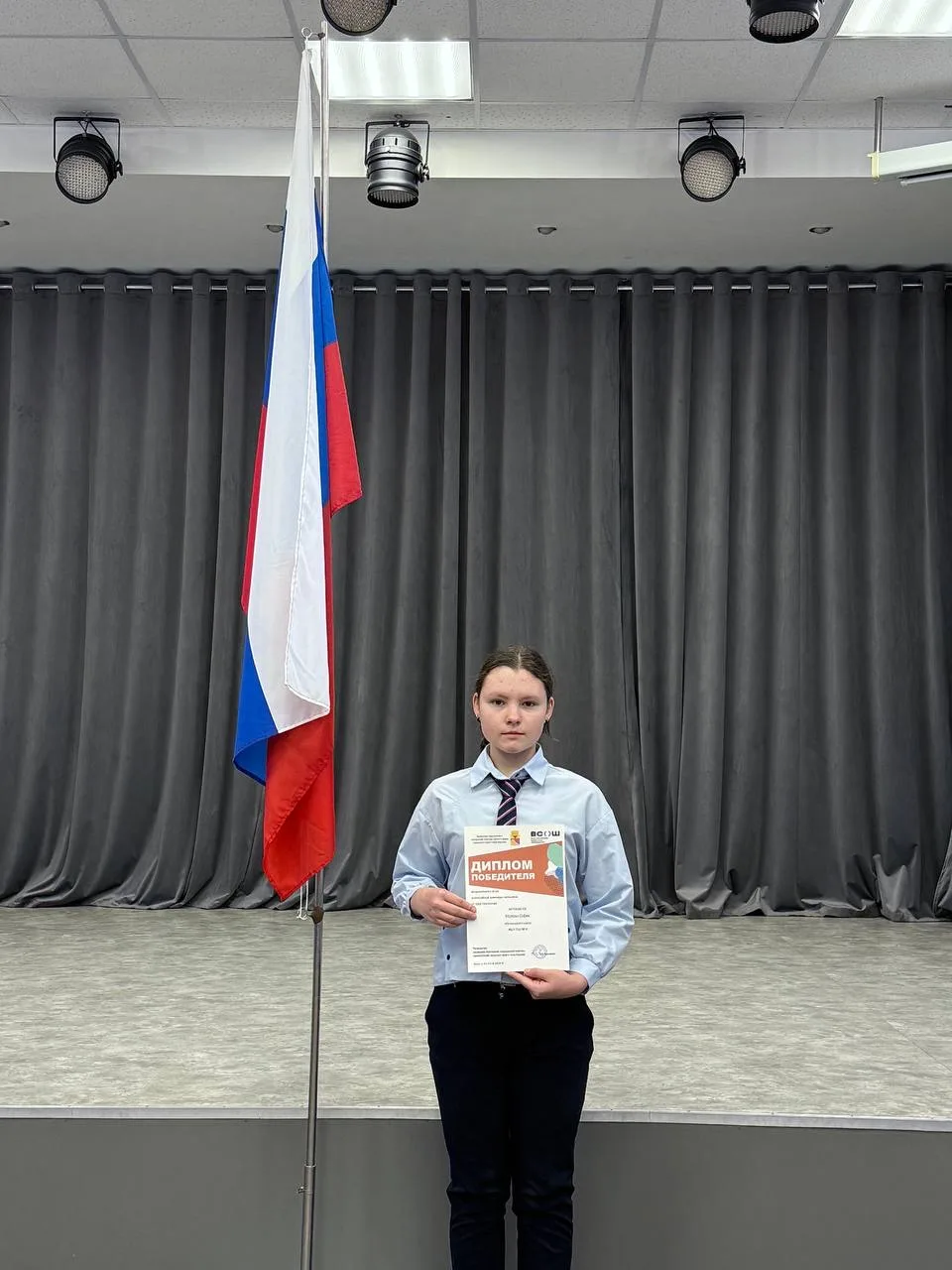 Новая учебная неделя в нашей школе началась с традиционной церемонии поднятия Государственного флага
