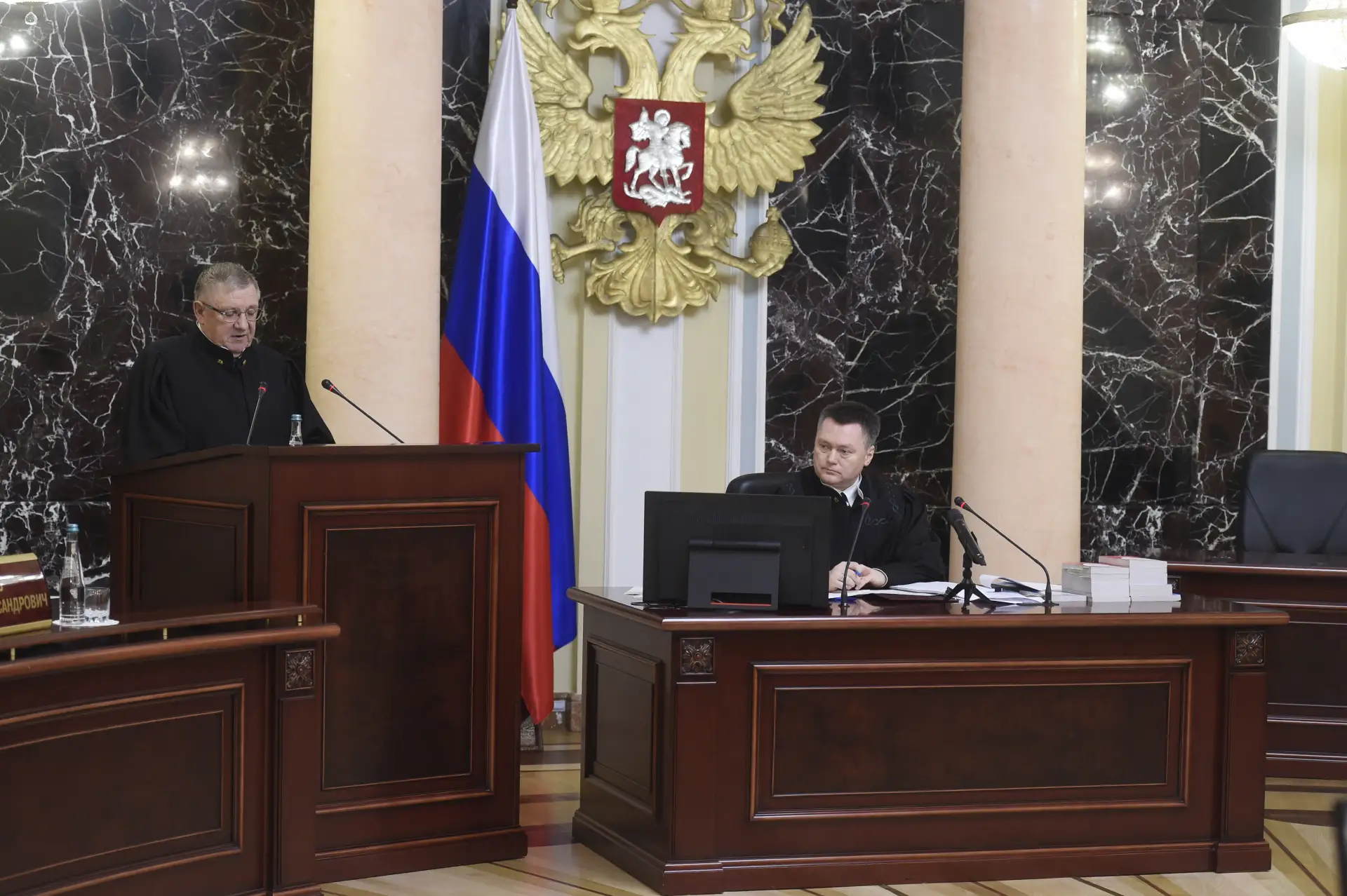 Длительное лечение и реабилитация после ранения, полученного в ходе выполнения боевых з...