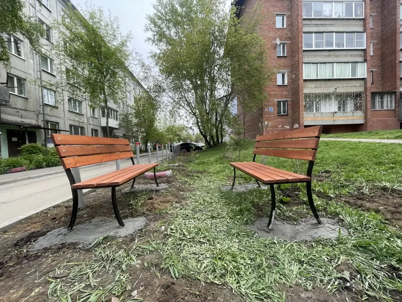 Теперь жителям дома по ул. Трилиссера, 84 есть где спокойно посидеть, пообщаться с сосе...