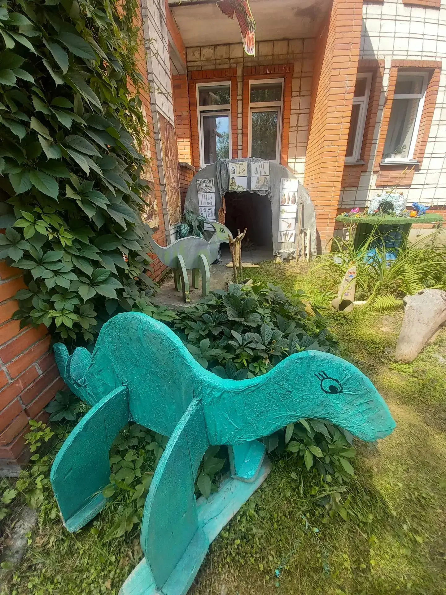 «Лето в «Полянке»: путешествие во времени»🦕🦖🫈
Лето в детском саду — это время удивительных открыт