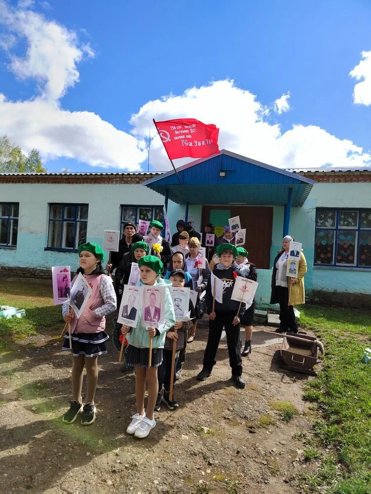 Митинг у памятника воинам-землякам. Бессмертный полк.