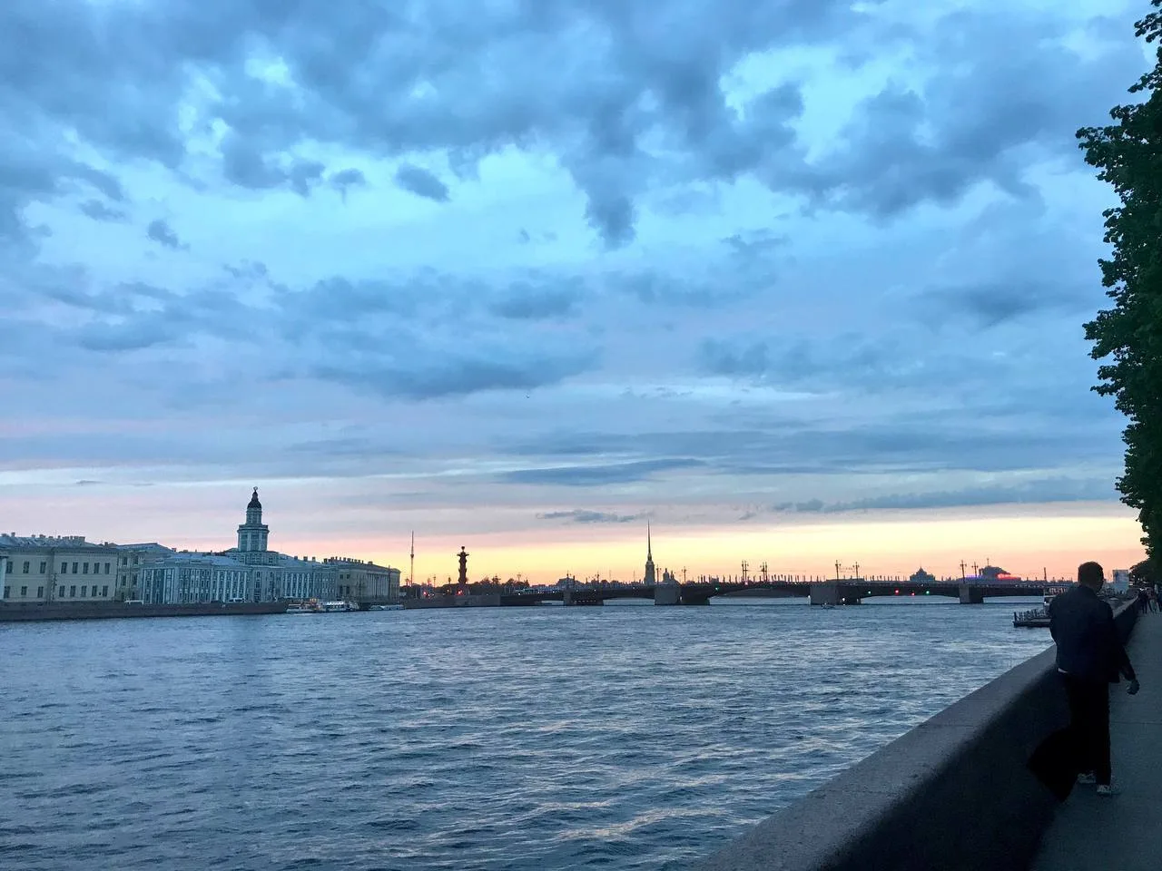 Белые ночи Петербурга достигнут своего пика

В день летнего солнцестояния жителей города ждет самый 