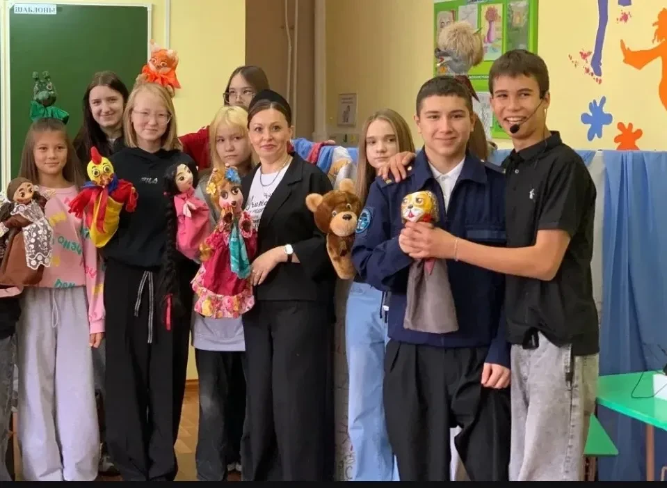 🎭 Экскурсия в Школьный театр! Сегодня мы побывали в гостях у школьного кукольного театра.   Руководи