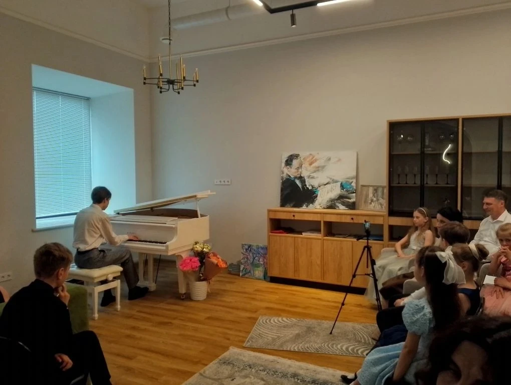✨ Встреча с музыкой в арт-пространстве Эльмира Низамова

🎹26 мая состоялся классный концерт препода