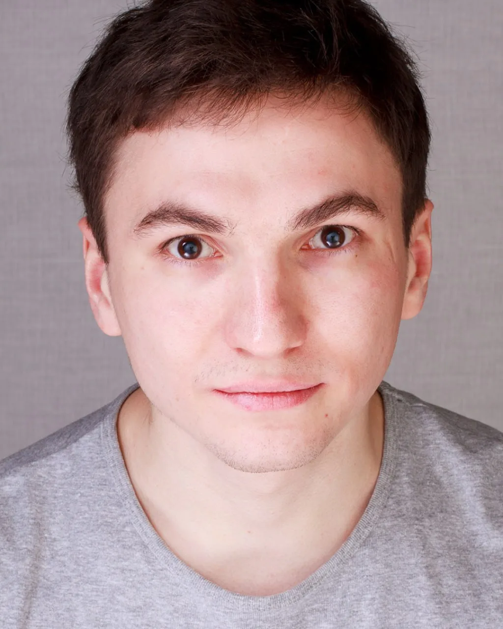 22 года. Я регистрирую ИП и начинаю заниматься Студией. Вспышка... И вот уже кореша вкл...