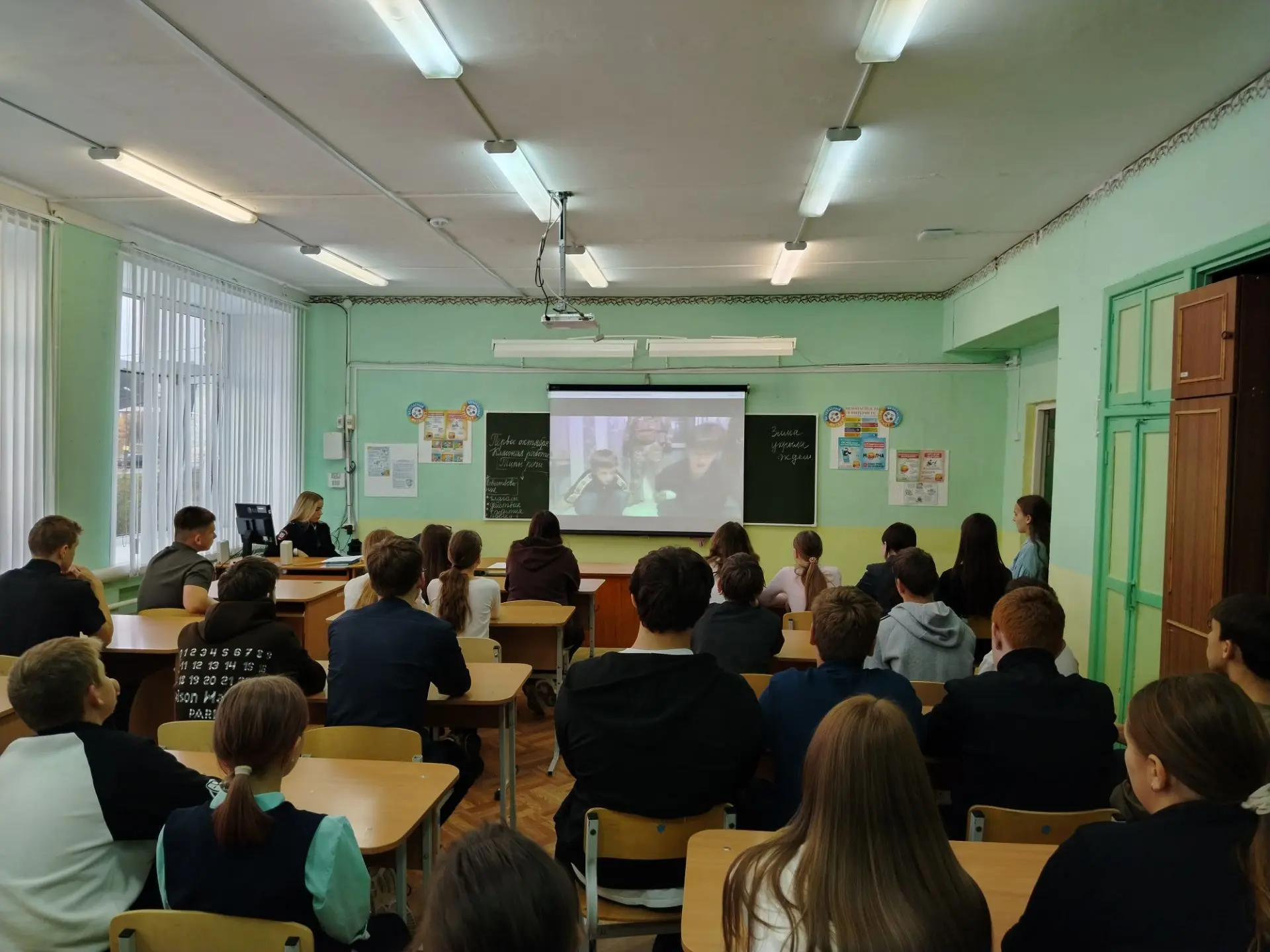 Сегодня у нас в школе состоялась встреча с инспектором ПДН Е.А. Самковой.