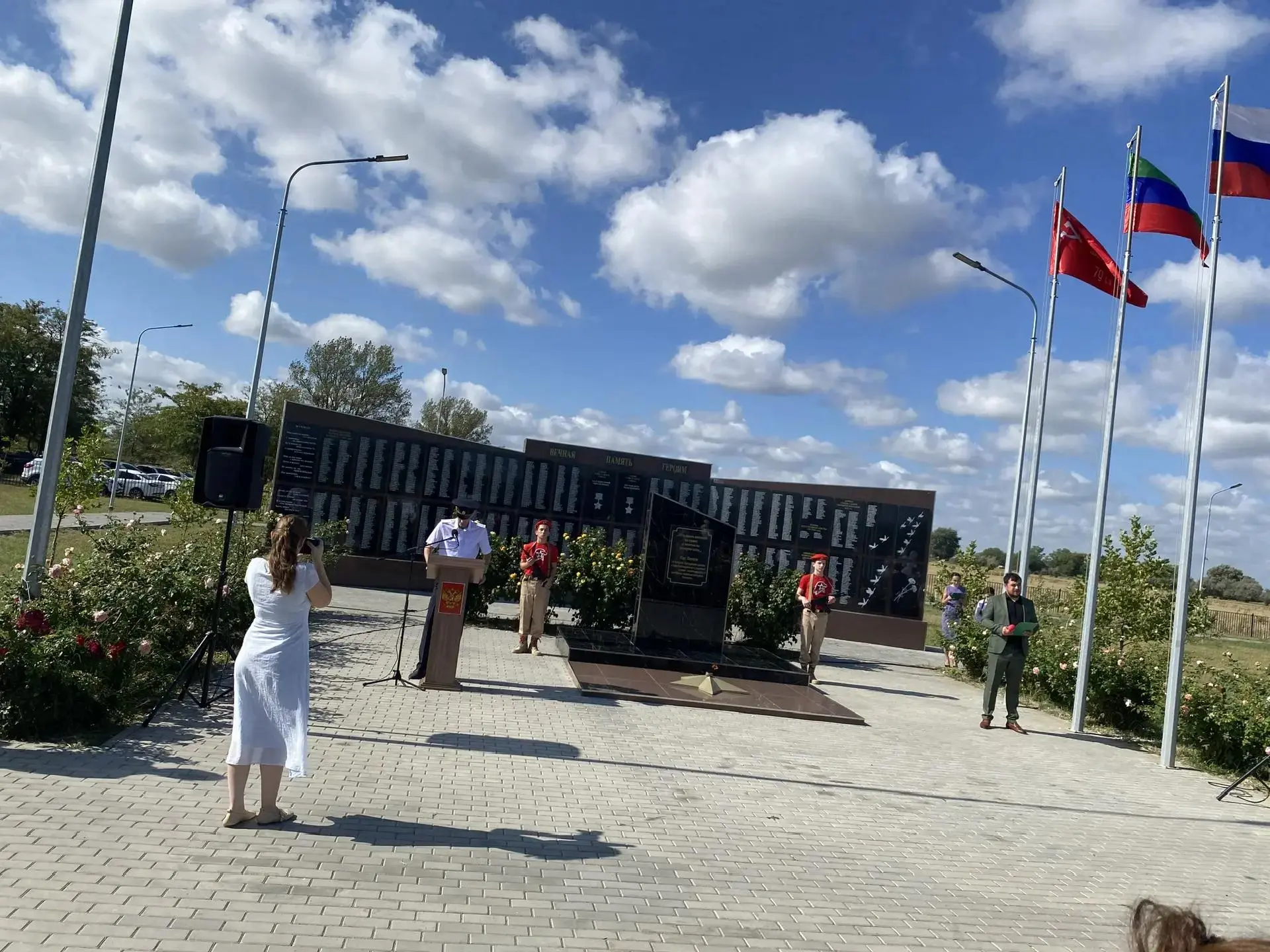 Работники  Территориального комплексного центра социального обслуживания населения прин...