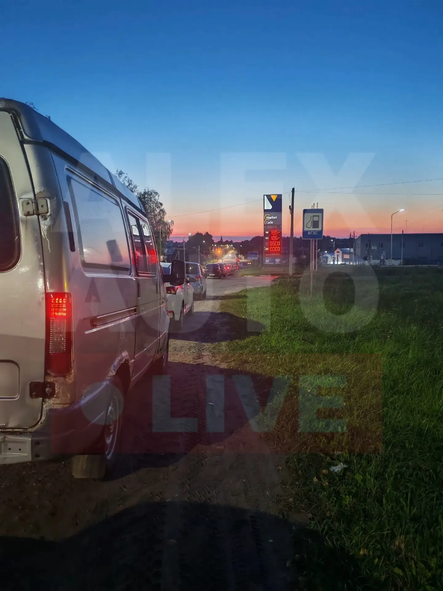 ⛽️ Вечером у АЗС «Лукойл» на Кольчугинской выстроилась очередь