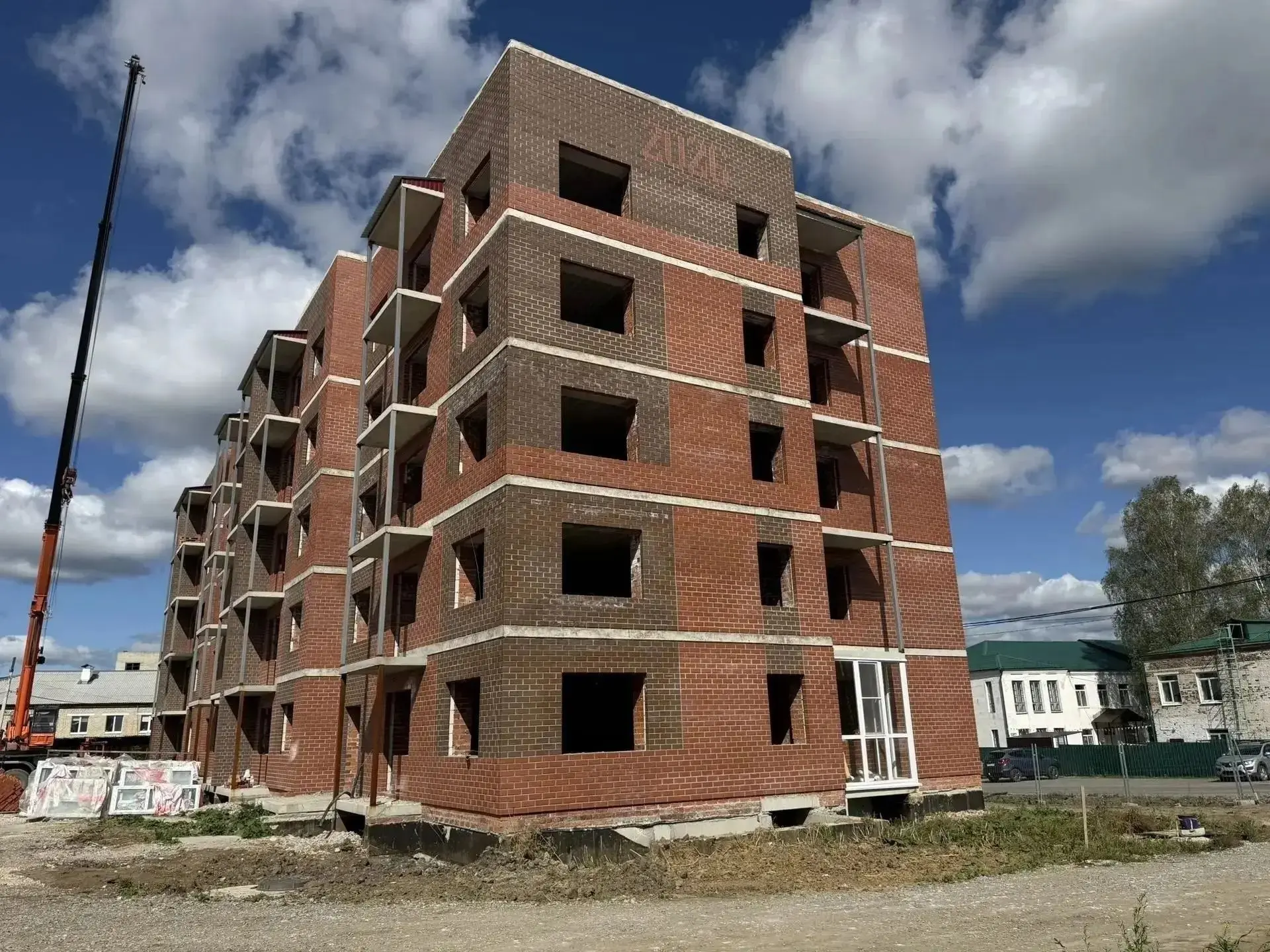 Более 600 детей-сирот получили жилье в Свердловской области с начала 2026 года
