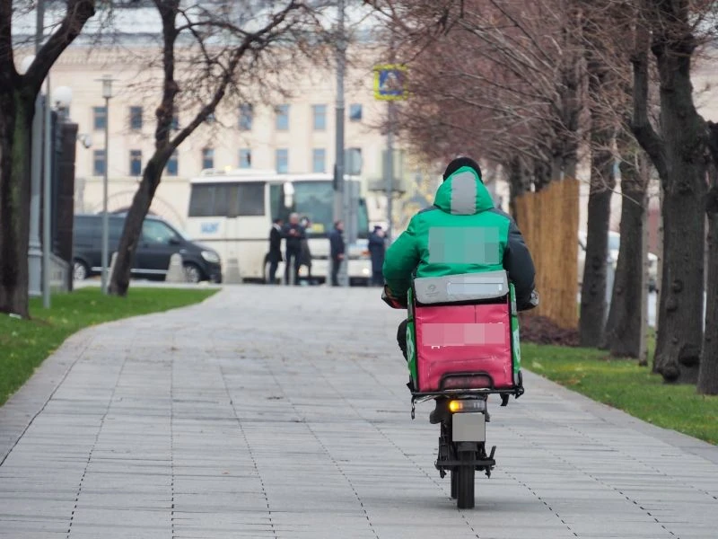 В Екатеринбурге арестовали курьера из Бангладеш за домогательства к 10-летней девочке
