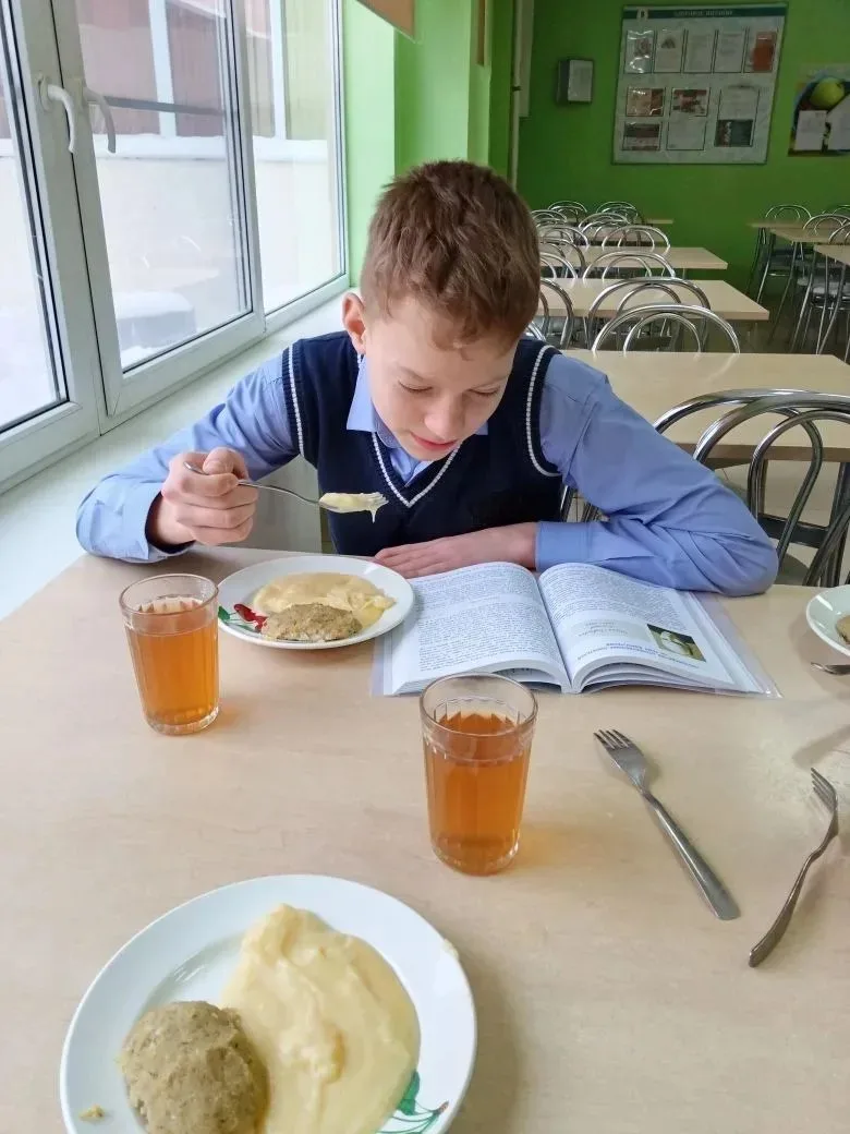 📚НЕДЕЛЯ СЛОВЕСНОСТИ📚  📸📸В рамках "Недели Словесности" в нашей школе проходил конкурс "Пойман за чтен