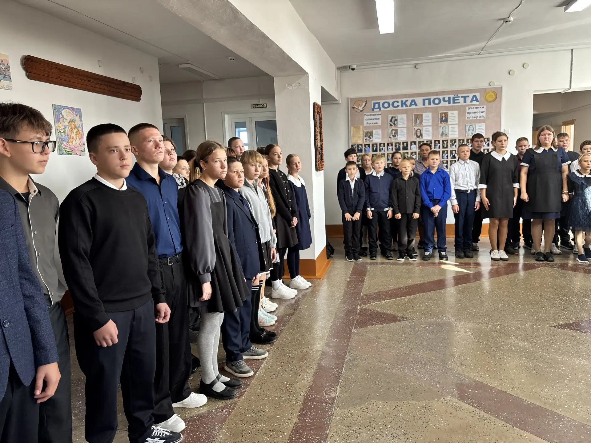Чистоозерская школа 3 сентября стала центром памятных мероприятий, объединивших две важ...