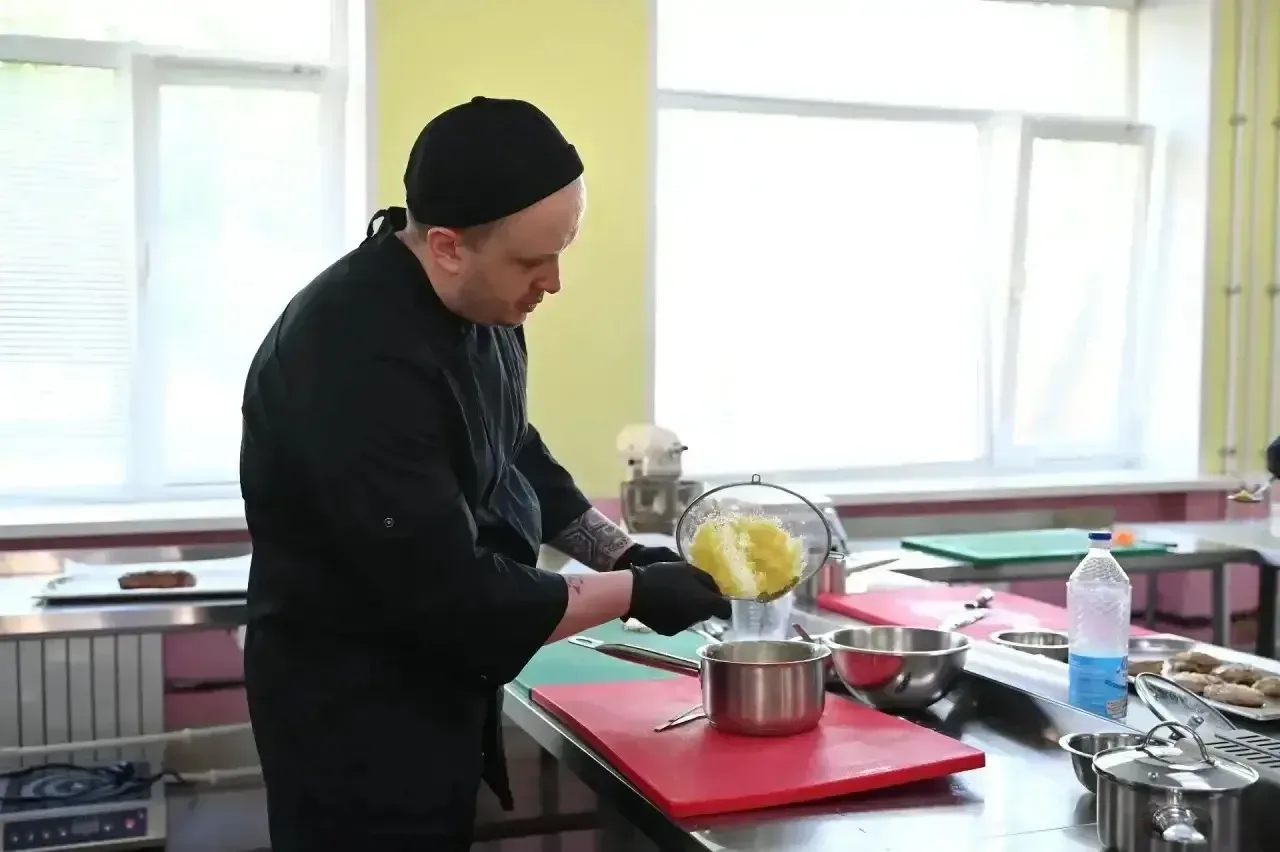 Новомосковец на кулинарном Олимпе! 🏆

Наш земляк, шеф-повар из Новомосковска Иван Цыганов, будет пр