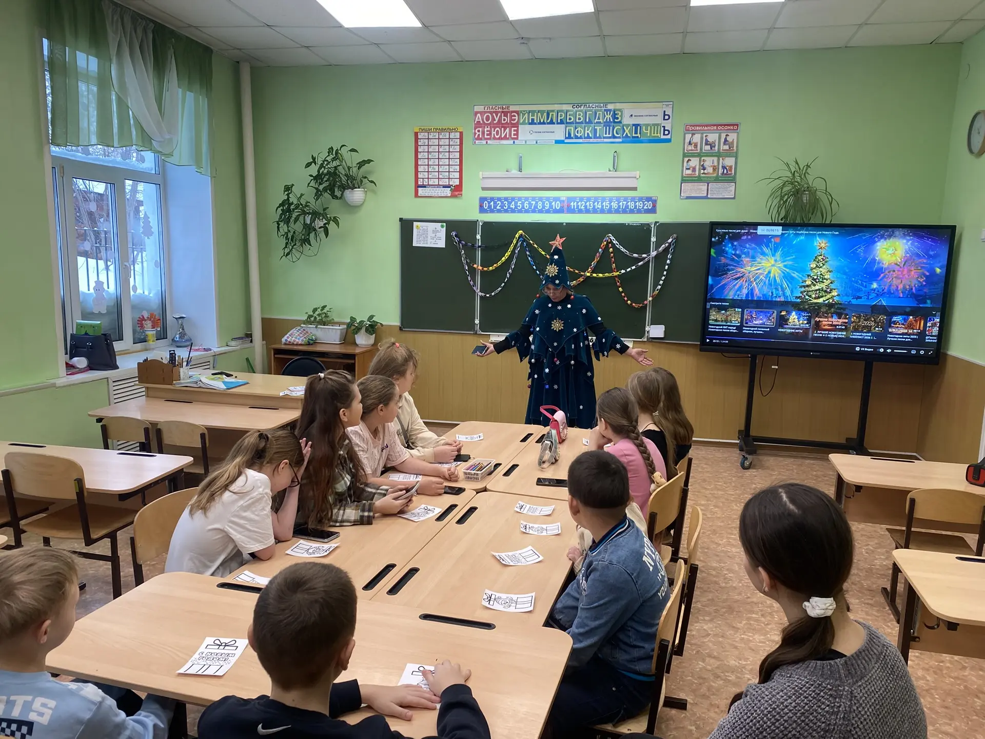 Эмоции зашкаливают! 🎉 Только что завершился наш огненный мастер-класс «В гостях у ёлочки»!  Шум, сме