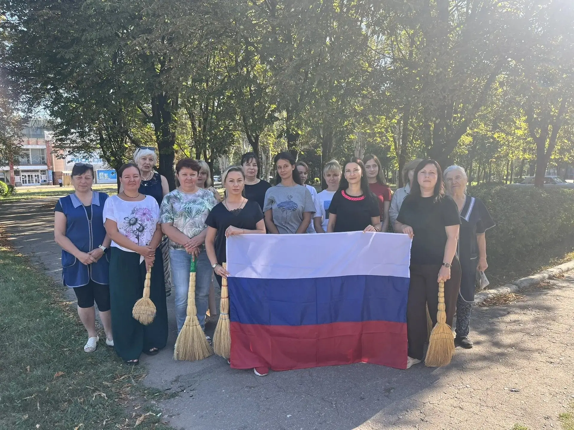 В Пролетарском районе продолжается традиционная акция "Чистый четверг" в рамках проекта...