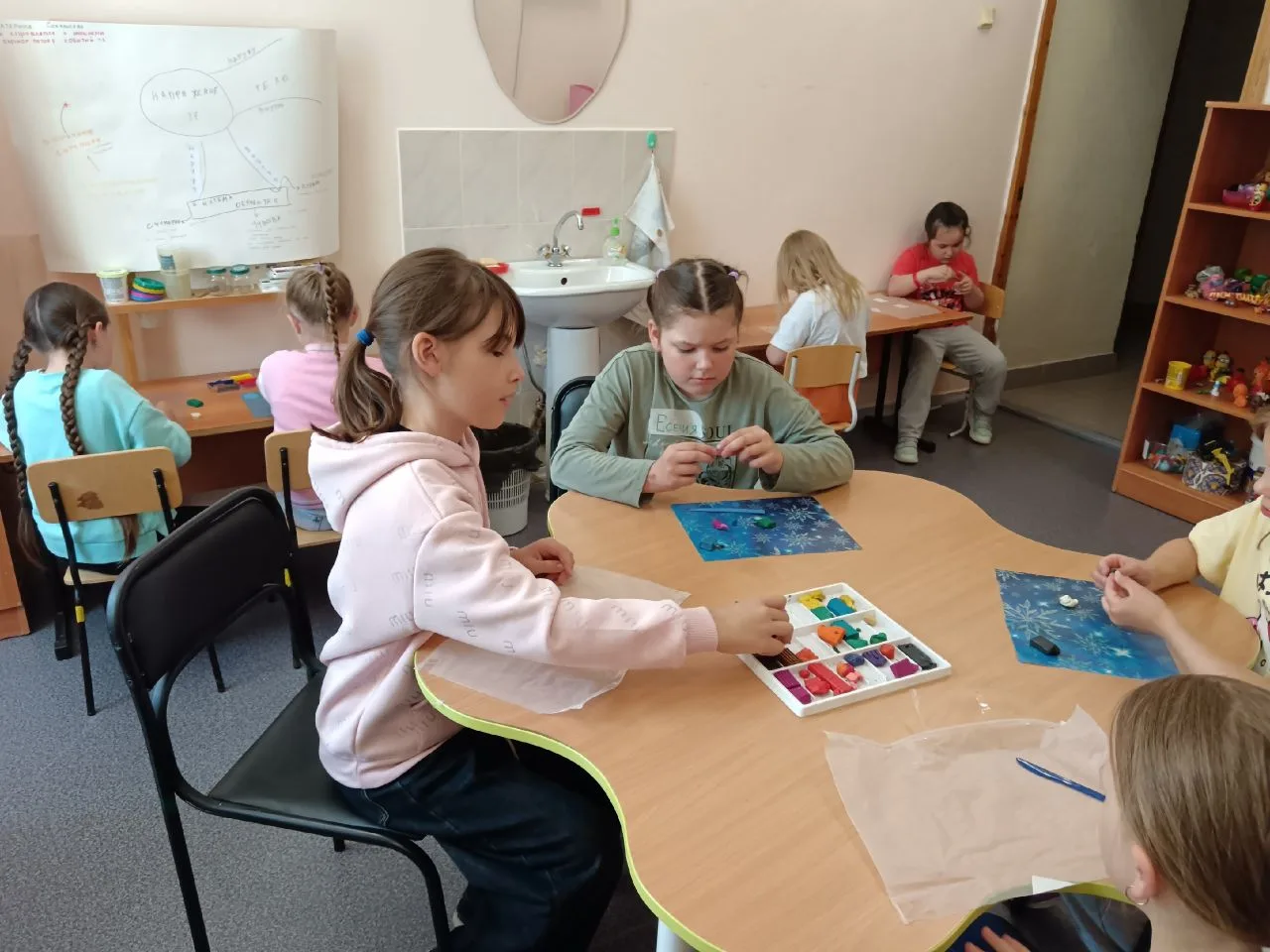В городском клубе "Уют" понедельник — время арт‑терапии!