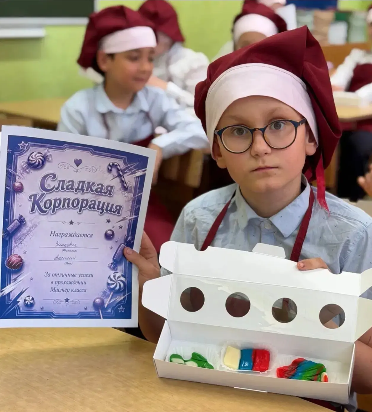 🍫✨ Сладкая точка в учебном году! ✨🍫  А вы знали, что год может закончиться... на шоколадной ноте? 😋🎓